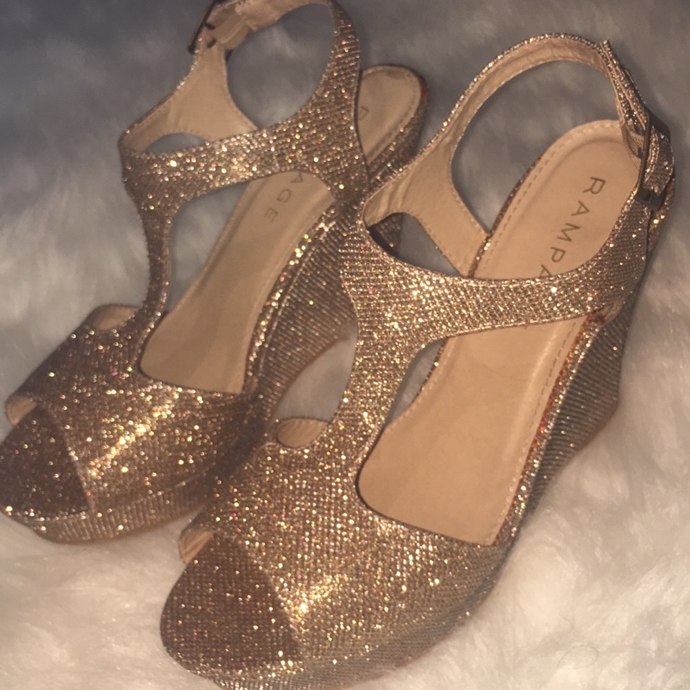 Candelas Blush Glitter Mesh - Gold Wedge